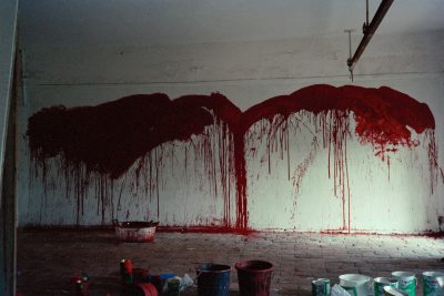 16. Malaktion, Atelier Hermann Nitsch, Prinzendorf; Fotograf unbekannt