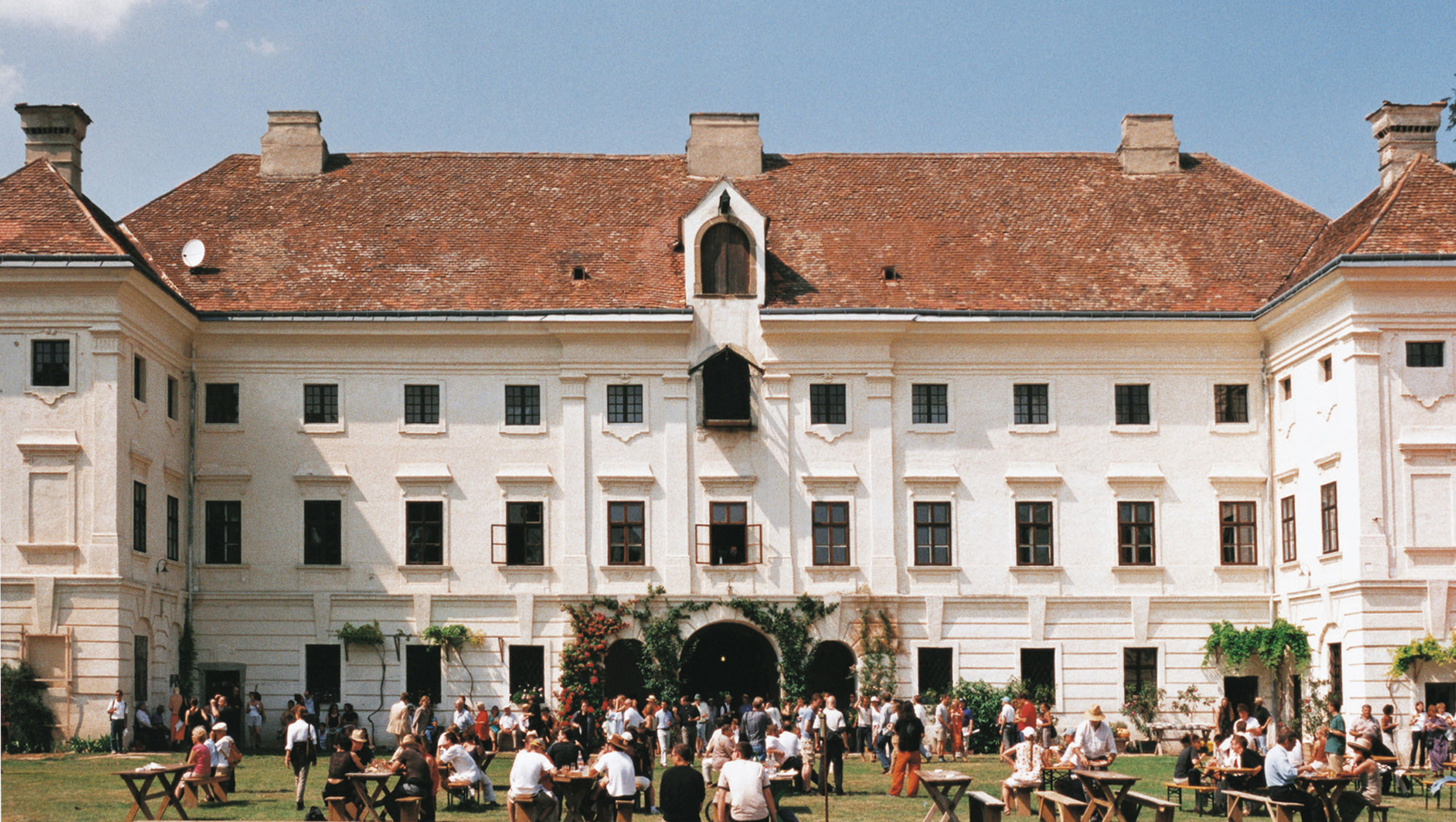 Vienna Festwochen Schloss Prinzendorf Brutality as Aesthetic: How *Pfingstspiel* Redefines Athleticism